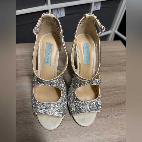 Betsey Johnson SB Sage Elegant Silver Peep Toe Heels with Rhinestones and Pearls - Picture 4 of 9